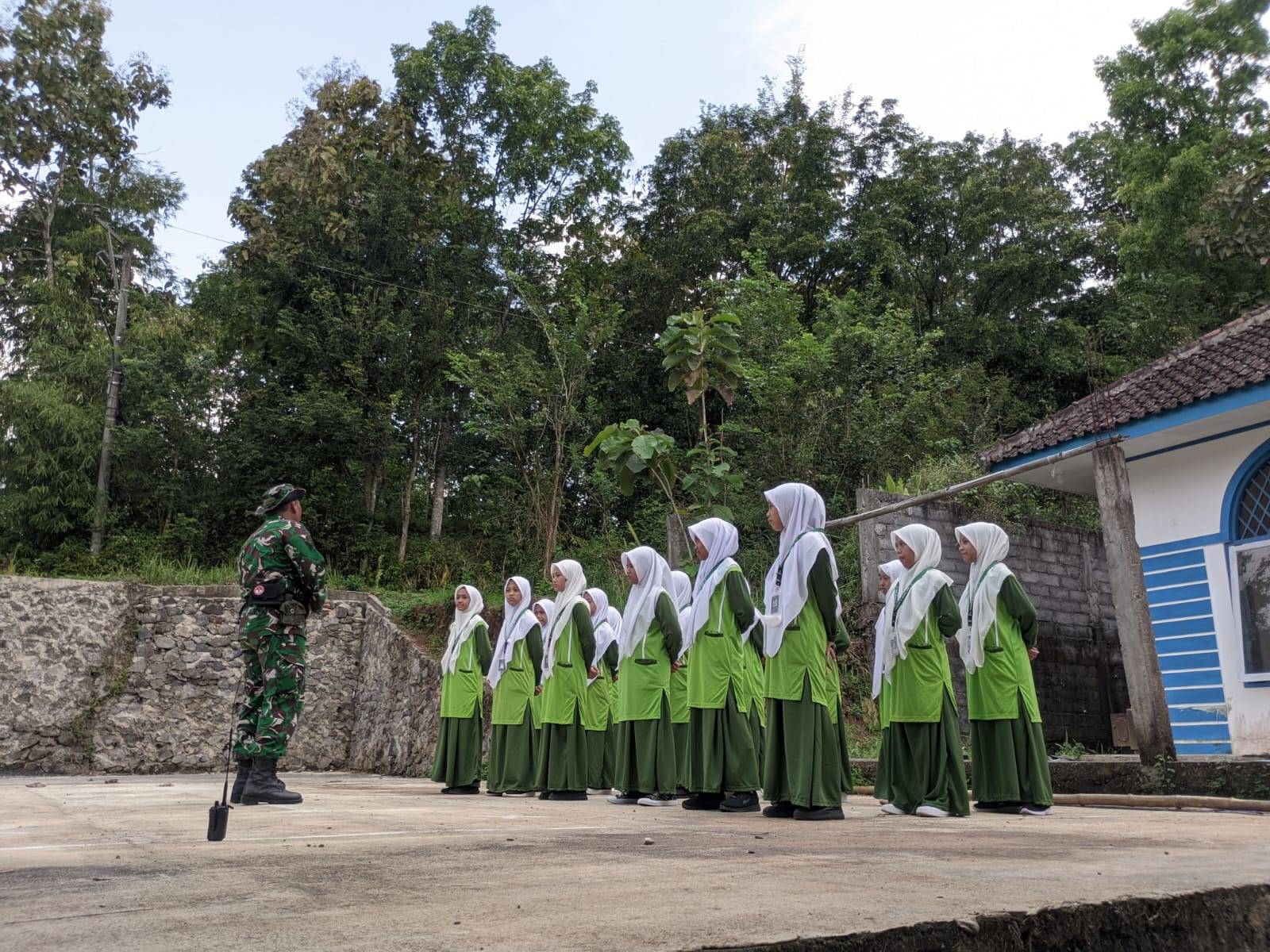 Bangun Karakter Tangguh, SMP Mahir Al Mumtaz Gandeng TNI