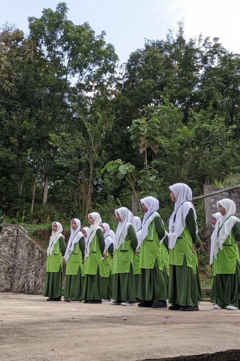 Bangun Karakter Tangguh, SMP Mahir Al Mumtaz Gandeng TNI